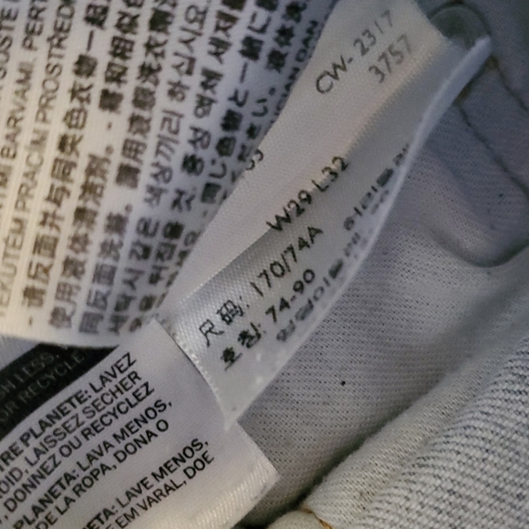 Men Levi Jeans - Picture 3 of 6